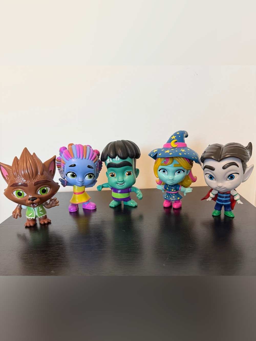 Netflix SUPER MONSTERS Figures Lot Of 5 Zoe,Katya,Lobo,Frankie & Drac
